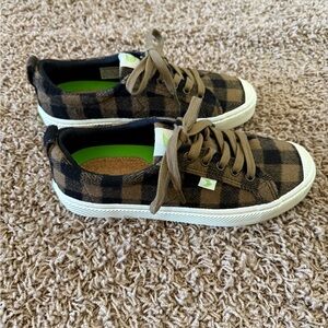 Cariuma Oca Low Plaid Sneakers